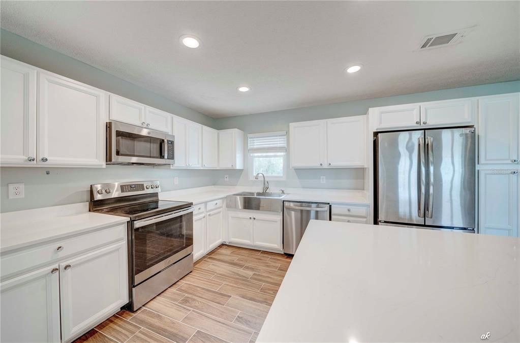 На продажу: $360,000 (4 спален, 3 ванн, 1802 Квадратных фут)