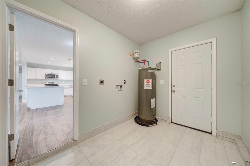 На продажу: $360,000 (4 спален, 3 ванн, 1802 Квадратных фут)