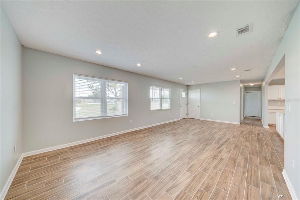 На продажу: $360,000 (4 спален, 3 ванн, 1802 Квадратных фут)