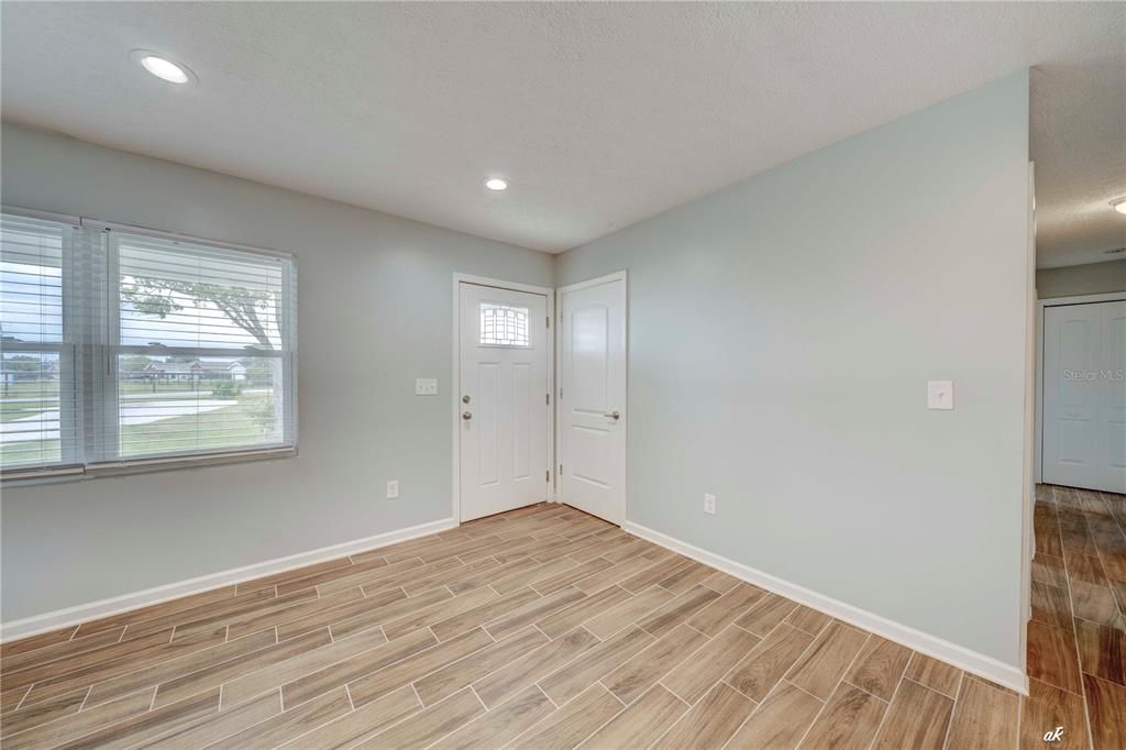 На продажу: $360,000 (4 спален, 3 ванн, 1802 Квадратных фут)