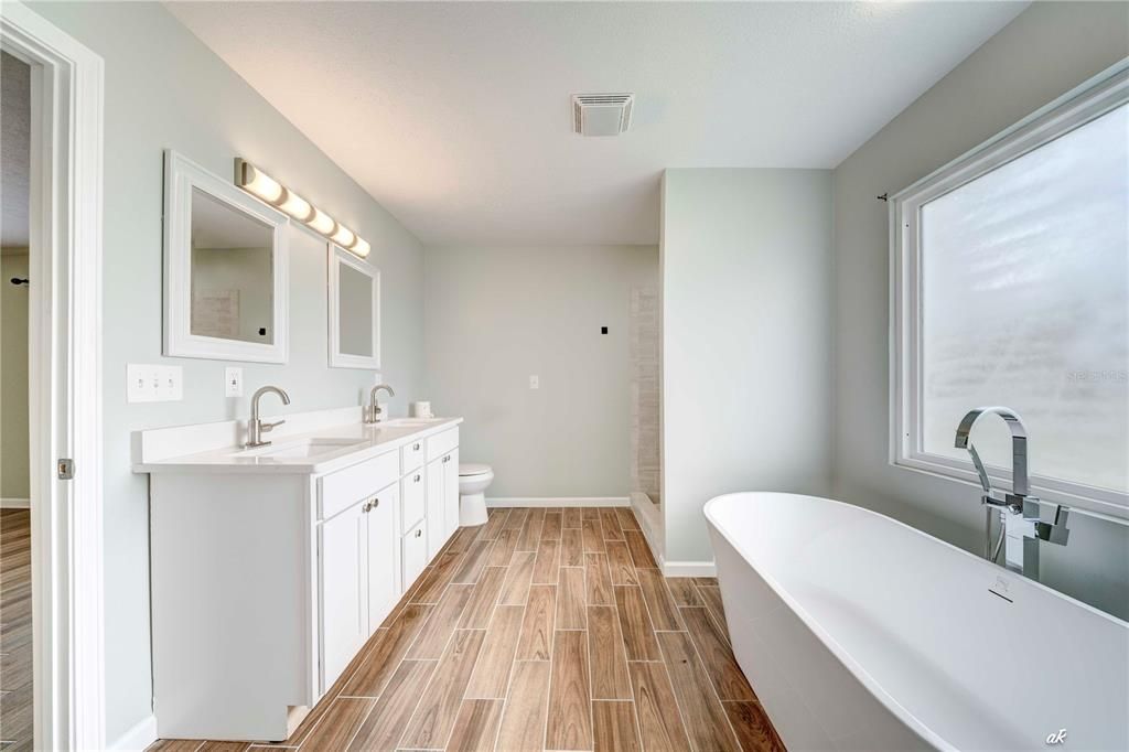 На продажу: $360,000 (4 спален, 3 ванн, 1802 Квадратных фут)