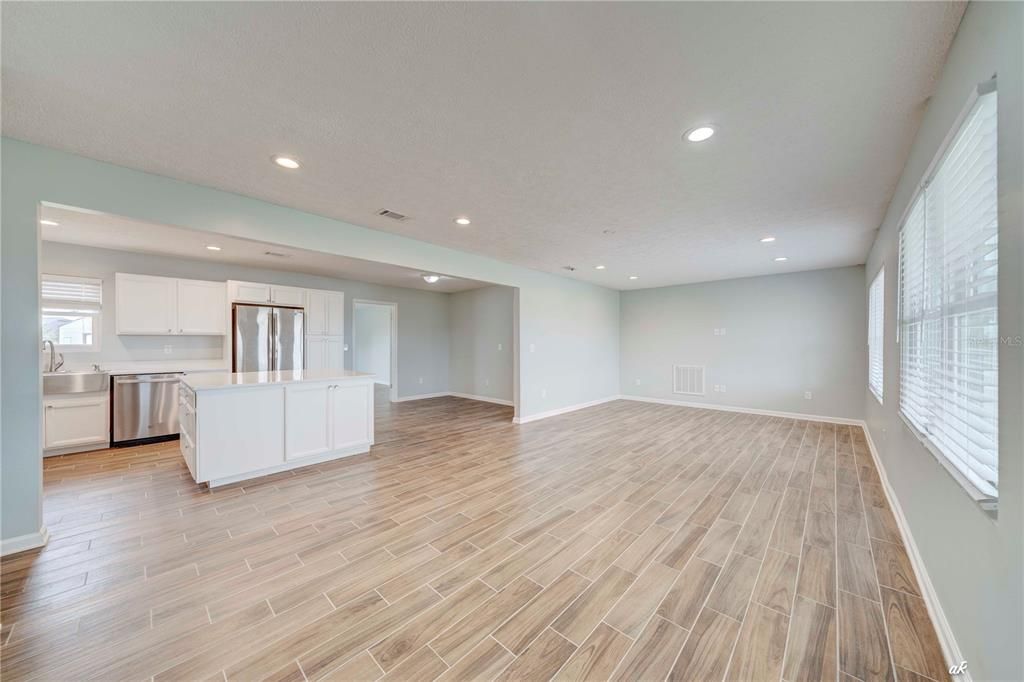 На продажу: $360,000 (4 спален, 3 ванн, 1802 Квадратных фут)