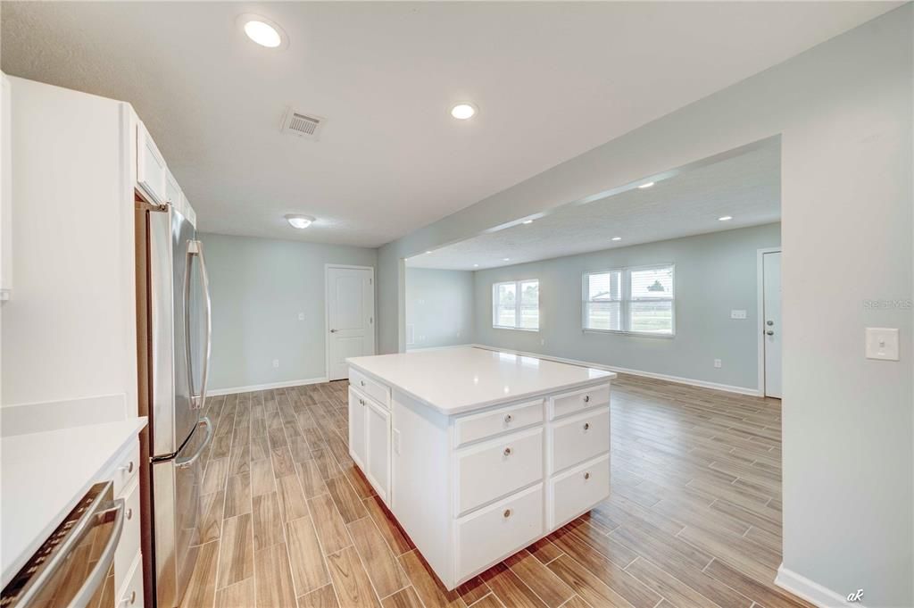 На продажу: $360,000 (4 спален, 3 ванн, 1802 Квадратных фут)