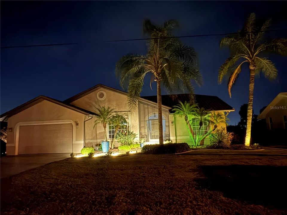 For Sale: $529,000 (3 beds, 2 baths, 2319 Square Feet)