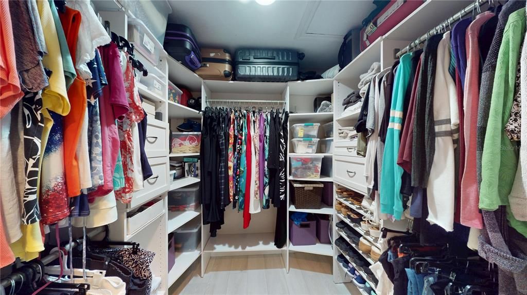 For Sale: $529,000 (3 beds, 2 baths, 2319 Square Feet)