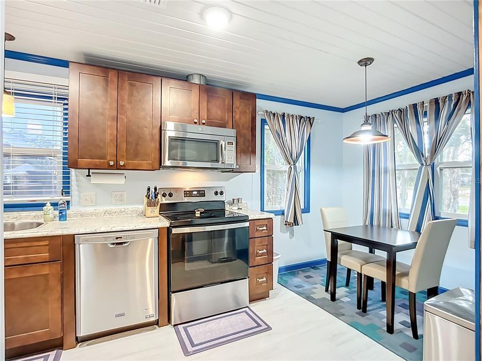 На продажу: $495,000 (2 спален, 1 ванн, 939 Квадратных фут)