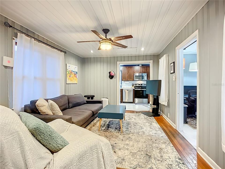 На продажу: $495,000 (2 спален, 1 ванн, 939 Квадратных фут)