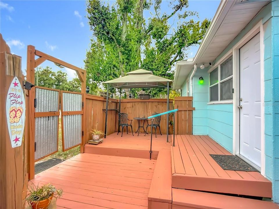 На продажу: $495,000 (2 спален, 1 ванн, 939 Квадратных фут)