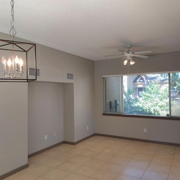 出租: $2,400 (12 贝兹, 12 浴室, 2881 平方英尺)