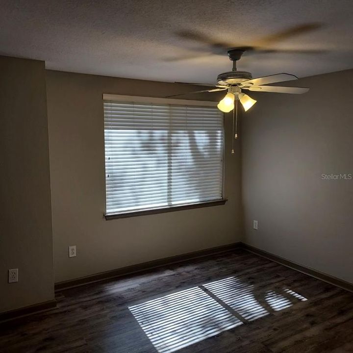 出租: $2,400 (12 贝兹, 12 浴室, 2881 平方英尺)