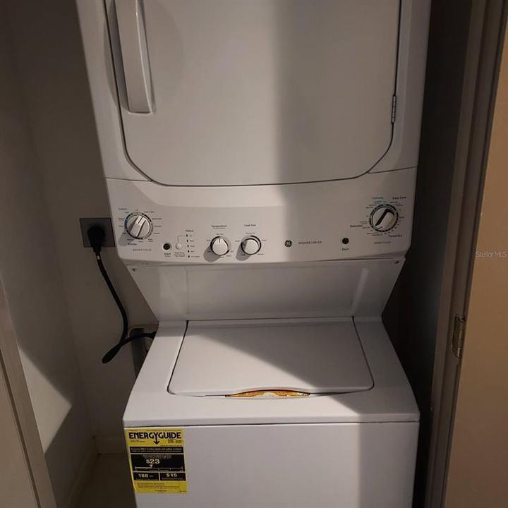 出租: $2,400 (12 贝兹, 12 浴室, 2881 平方英尺)