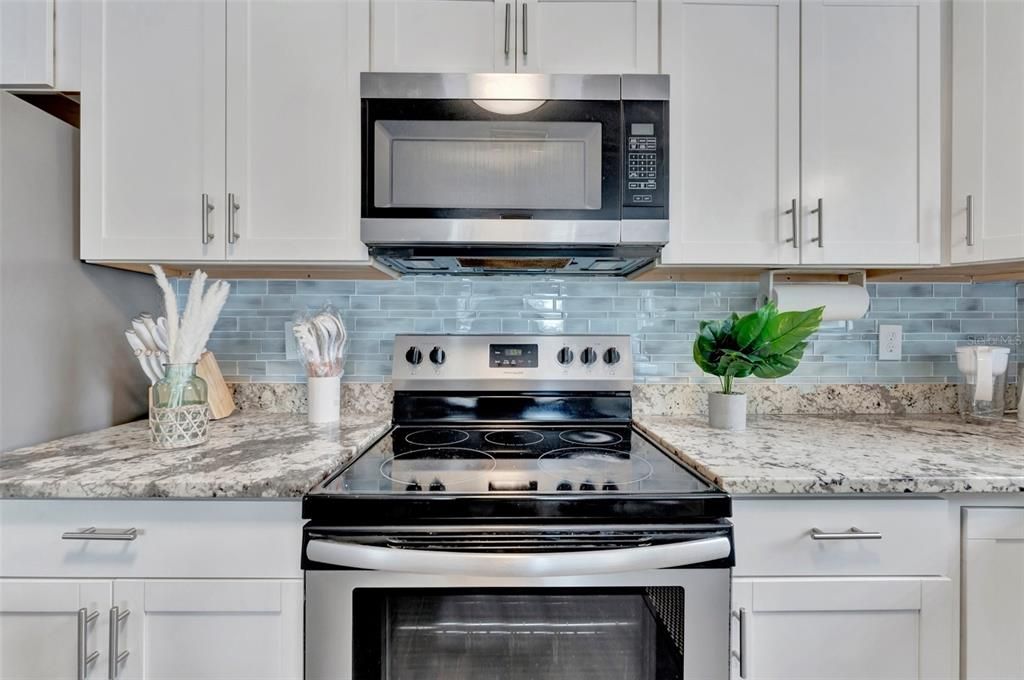 Active With Contract: $2,350 (3 beds, 2 baths, 1077 Square Feet)