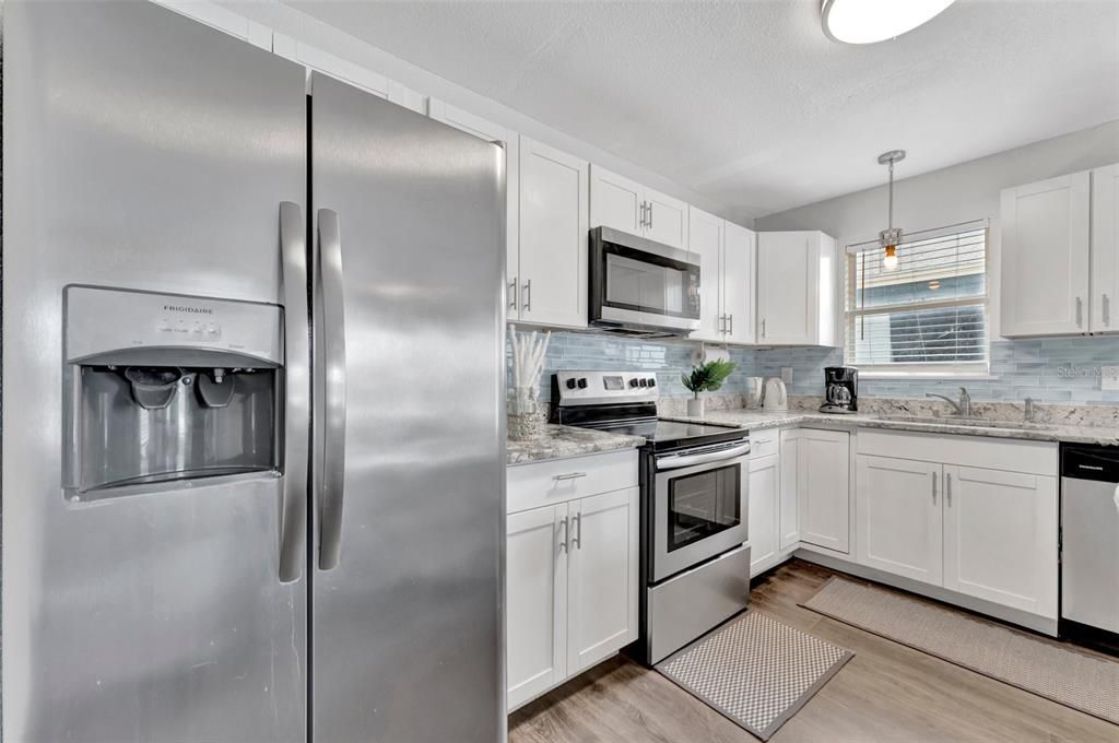 Active With Contract: $2,350 (3 beds, 2 baths, 1077 Square Feet)