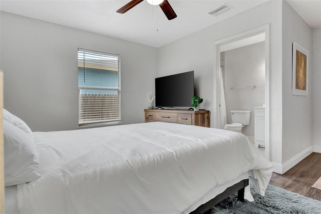 Active With Contract: $2,350 (3 beds, 2 baths, 1077 Square Feet)