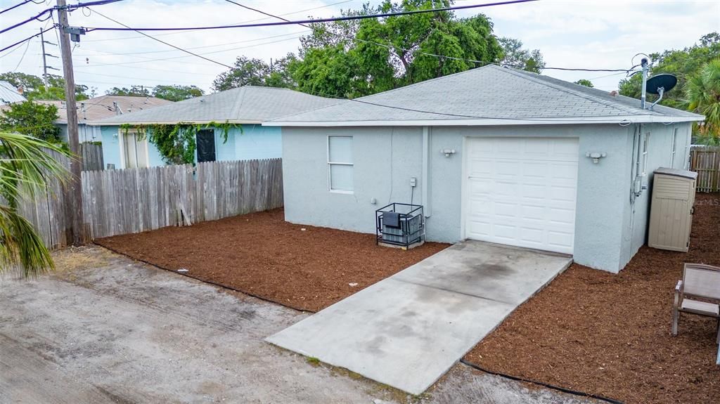 Active With Contract: $2,350 (3 beds, 2 baths, 1077 Square Feet)