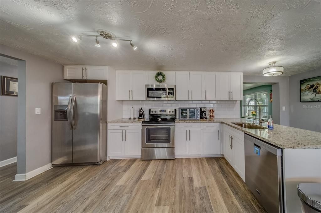 На продажу: $315,000 (3 спален, 2 ванн, 1365 Квадратных фут)