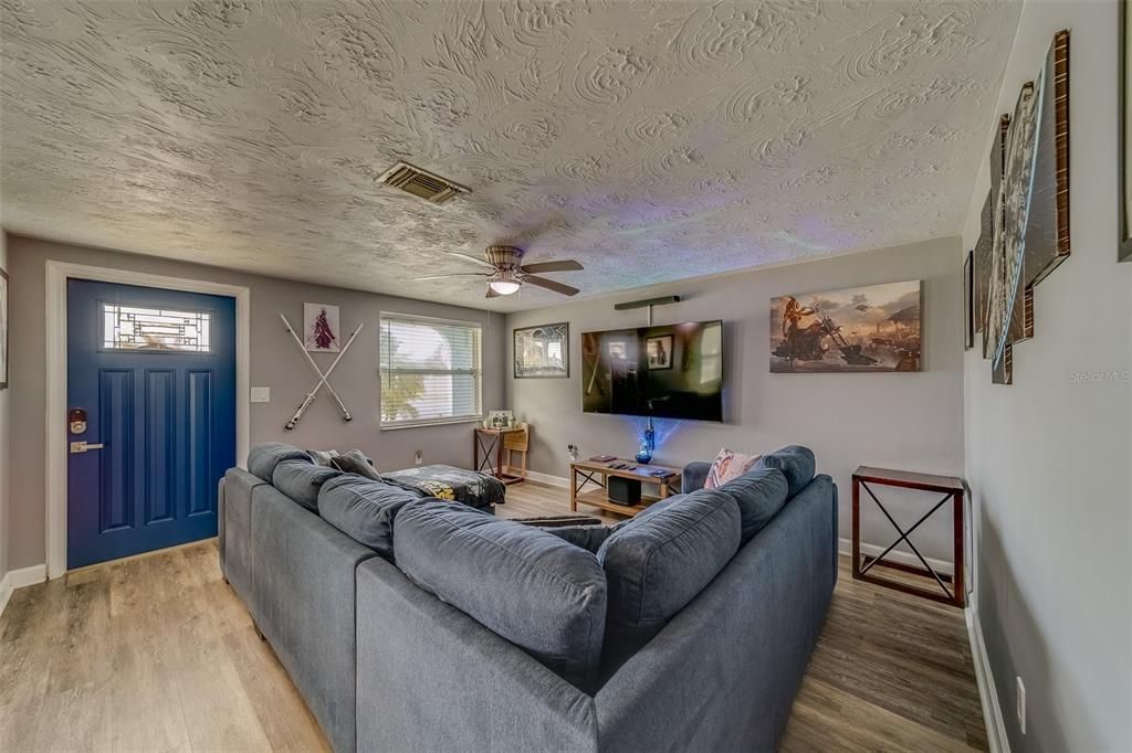 На продажу: $315,000 (3 спален, 2 ванн, 1365 Квадратных фут)