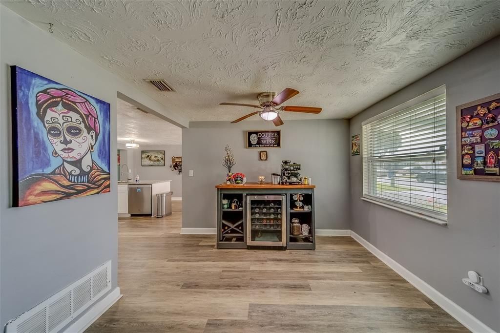 На продажу: $315,000 (3 спален, 2 ванн, 1365 Квадратных фут)