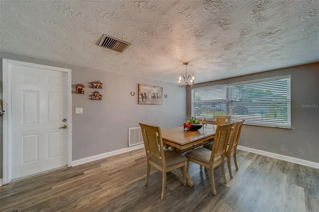 На продажу: $315,000 (3 спален, 2 ванн, 1365 Квадратных фут)