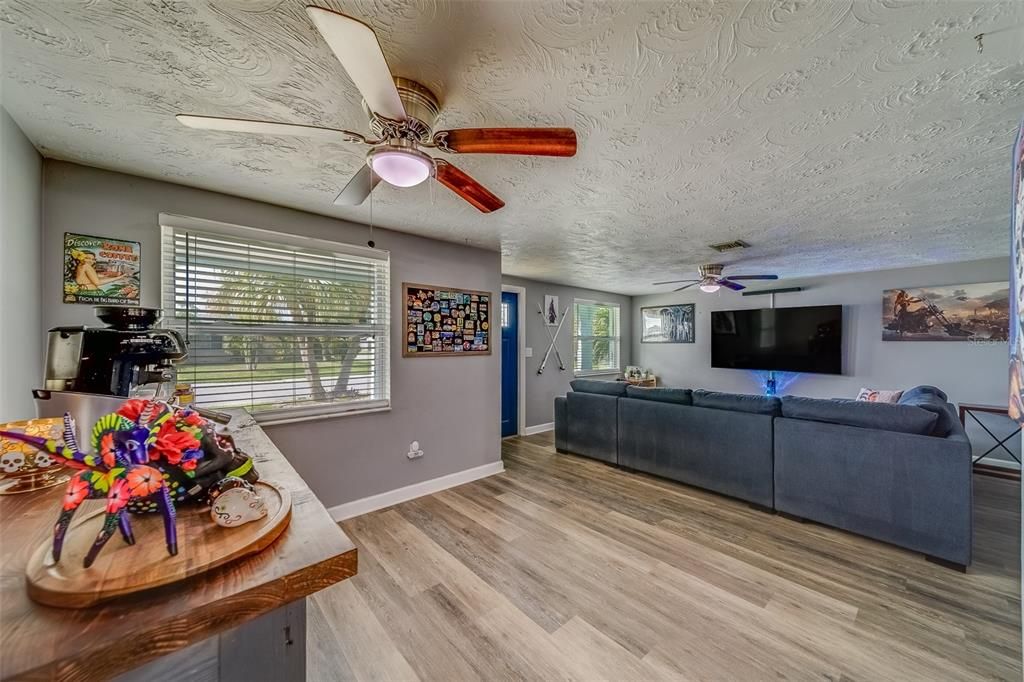 На продажу: $315,000 (3 спален, 2 ванн, 1365 Квадратных фут)