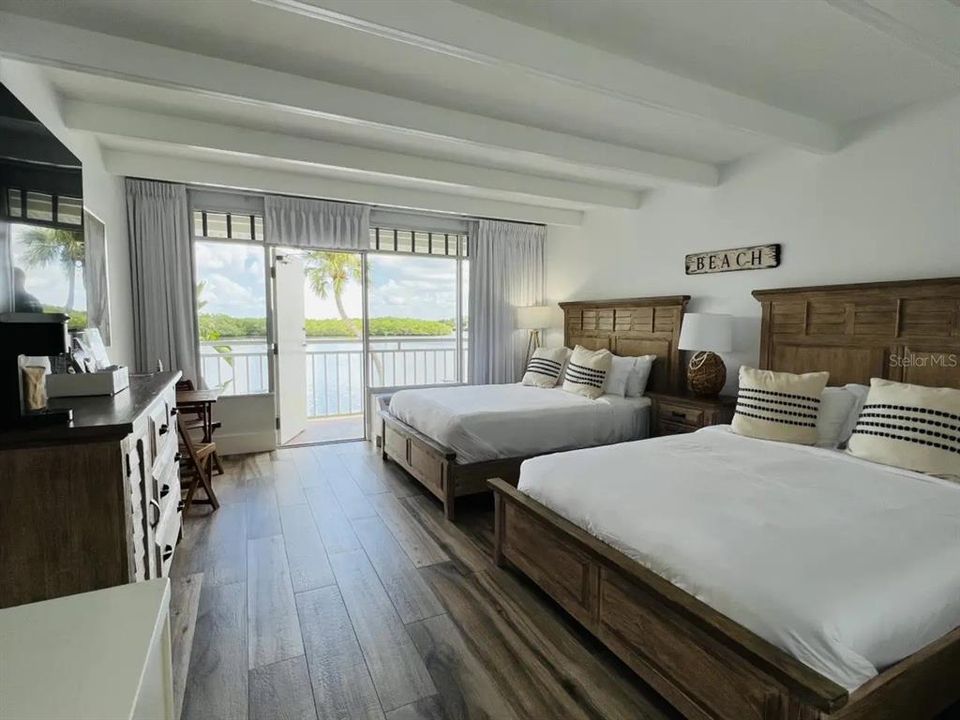 For Sale: $160,000 (1 beds, 1 baths, 308 Square Feet)