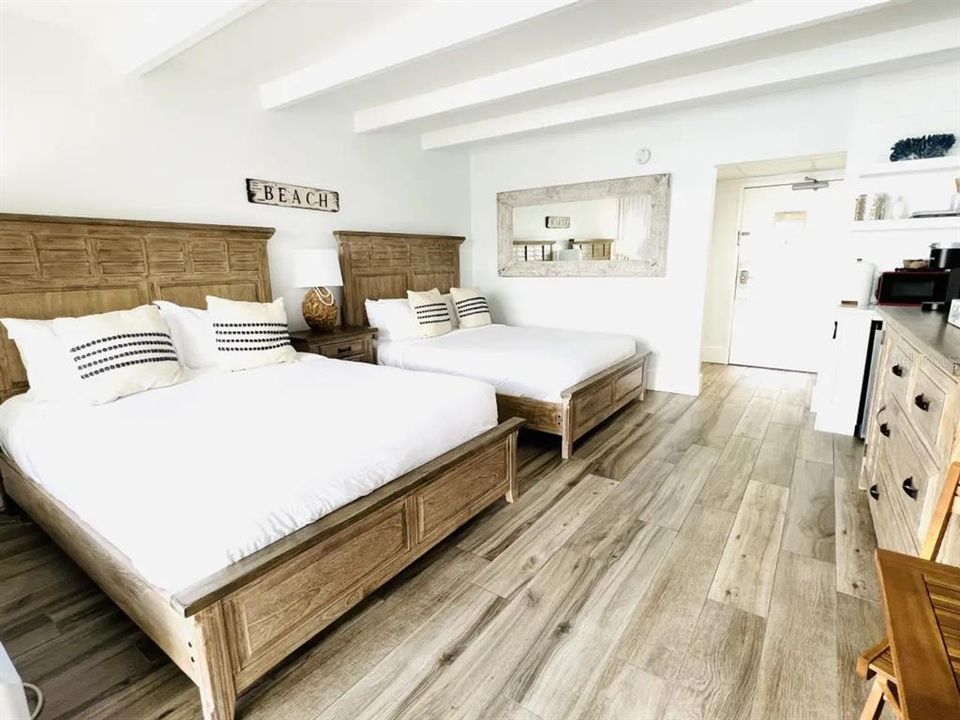 For Sale: $160,000 (1 beds, 1 baths, 308 Square Feet)