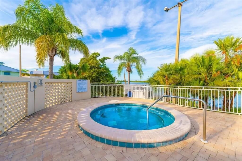 For Sale: $160,000 (1 beds, 1 baths, 308 Square Feet)