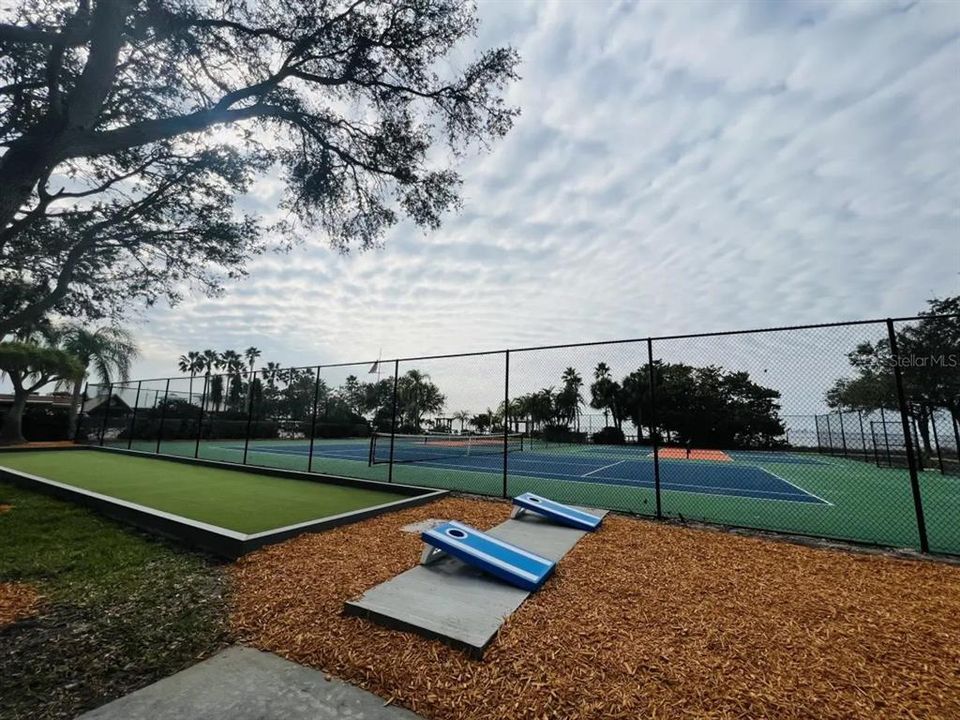 For Sale: $160,000 (1 beds, 1 baths, 308 Square Feet)