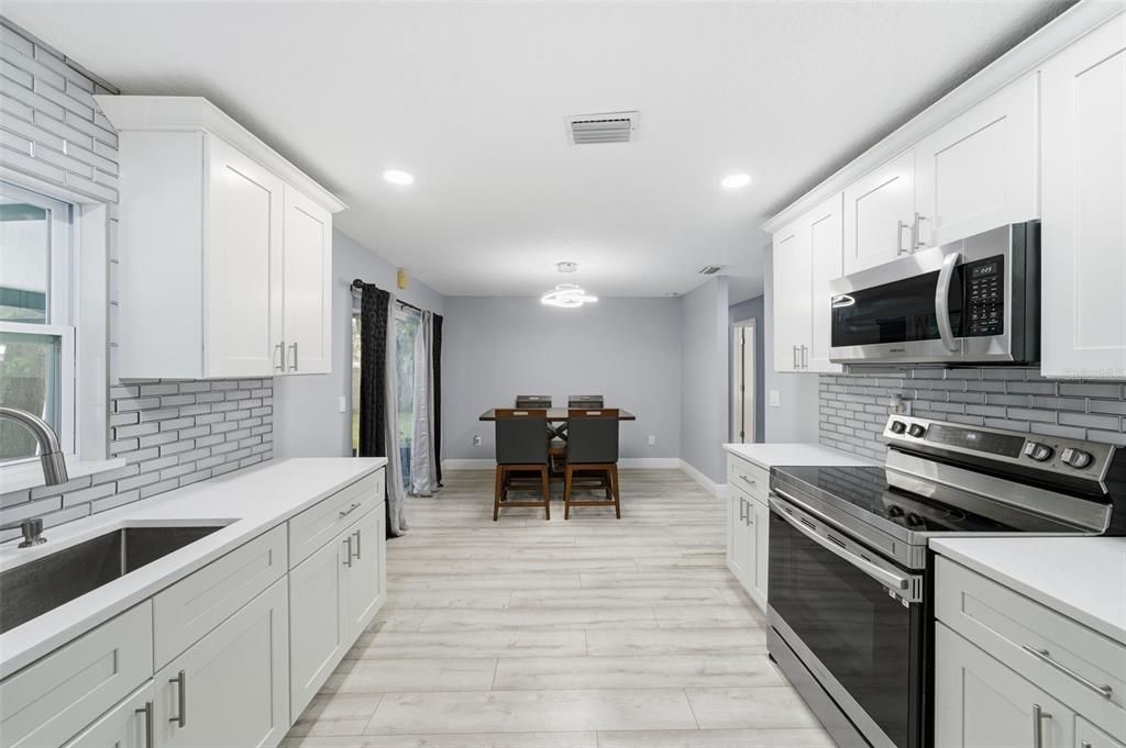 En Venta: $385,000 (3 camas, 2 baños, 1400 Pies cuadrados)