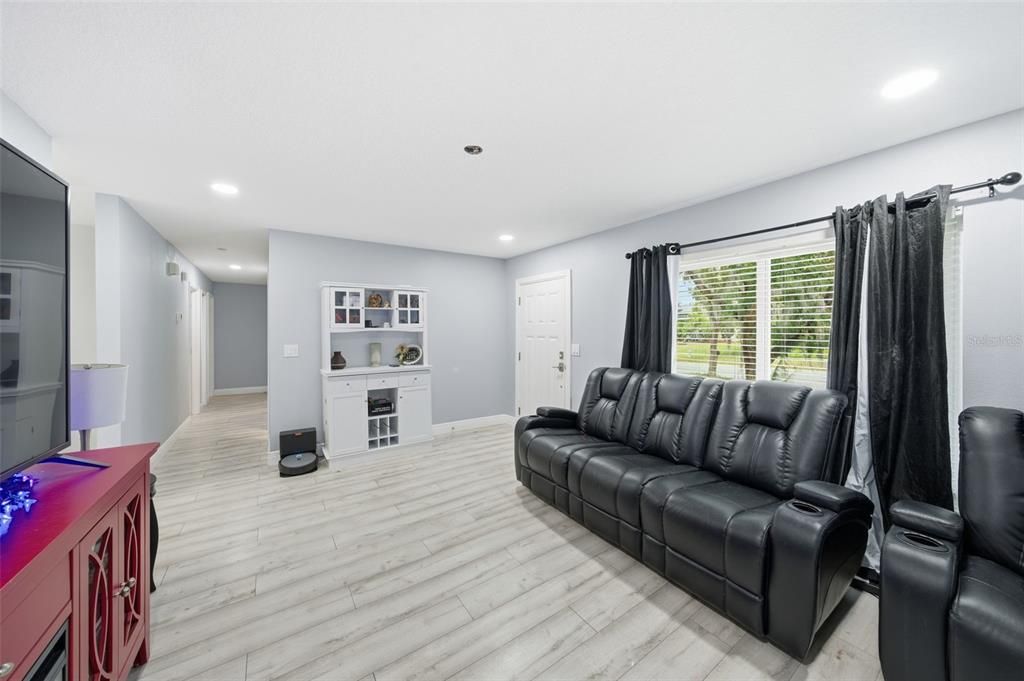 En Venta: $385,000 (3 camas, 2 baños, 1400 Pies cuadrados)