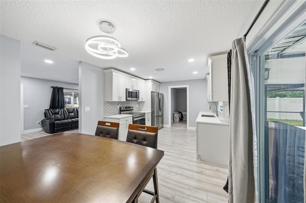 En Venta: $385,000 (3 camas, 2 baños, 1400 Pies cuadrados)