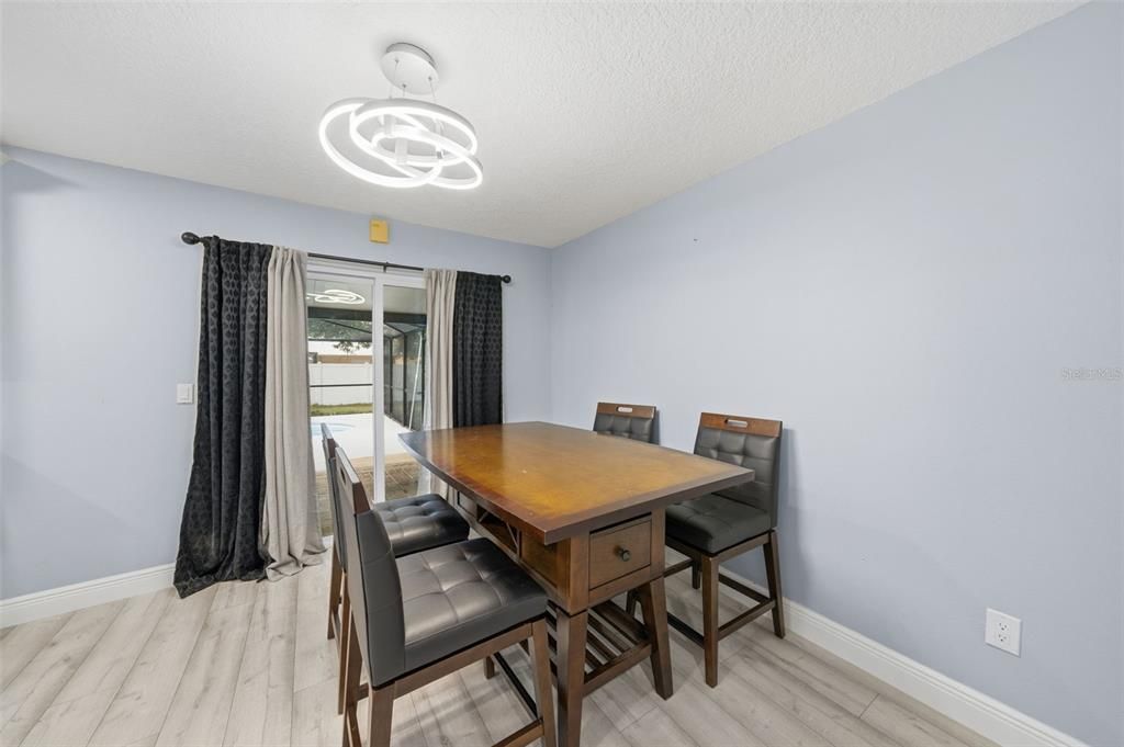 En Venta: $385,000 (3 camas, 2 baños, 1400 Pies cuadrados)