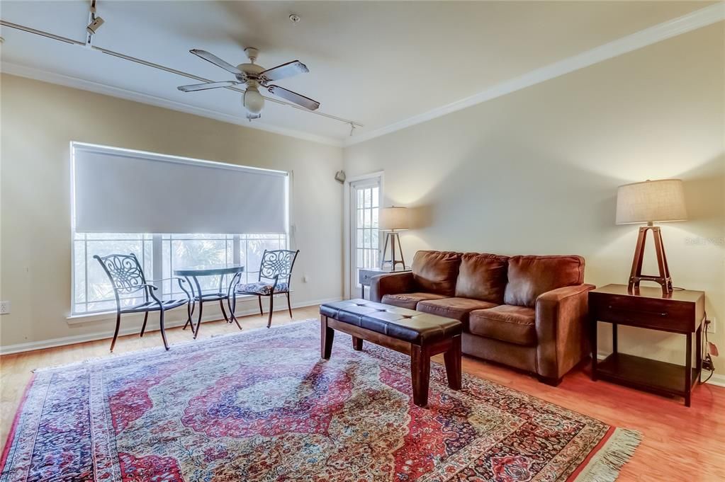 For Sale: $230,000 (2 beds, 2 baths, 1010 Square Feet)