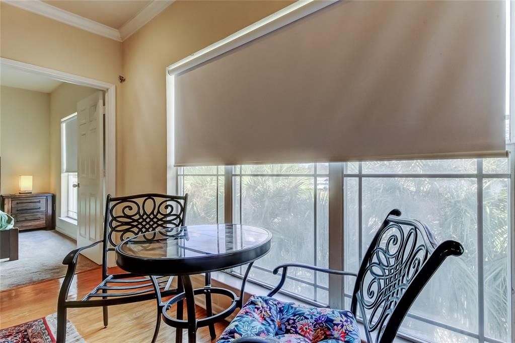 For Sale: $230,000 (2 beds, 2 baths, 1010 Square Feet)