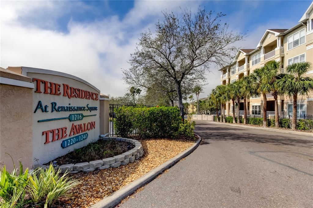 For Sale: $230,000 (2 beds, 2 baths, 1010 Square Feet)