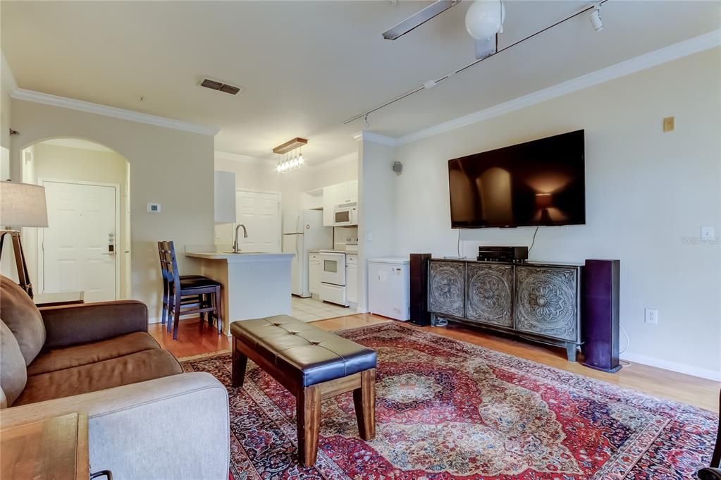 For Sale: $230,000 (2 beds, 2 baths, 1010 Square Feet)