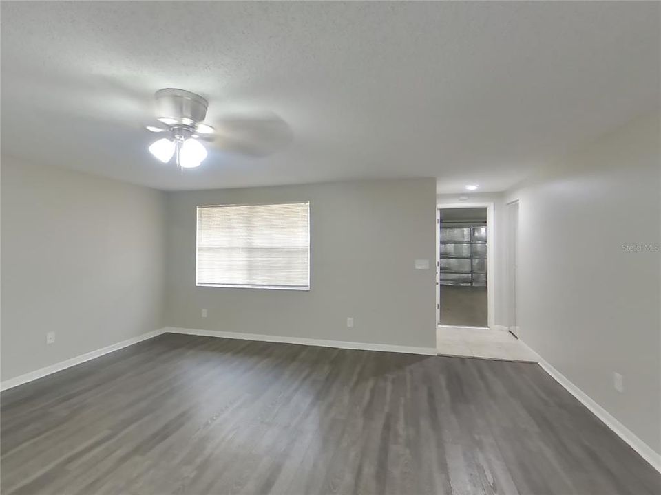 Под контрактом: $1,939 (3 спален, 2 ванн, 1368 Квадратных фут)