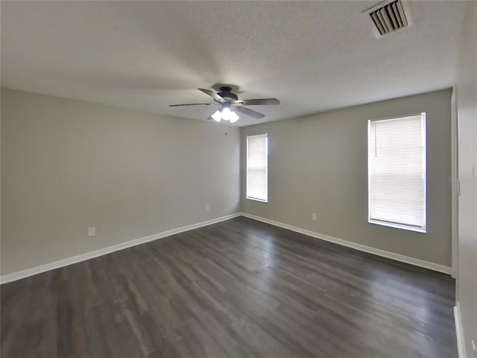 Под контрактом: $1,939 (3 спален, 2 ванн, 1368 Квадратных фут)