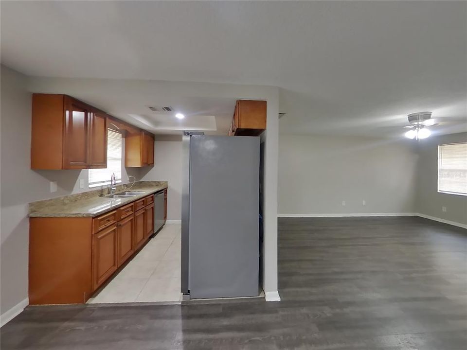 Под контрактом: $1,939 (3 спален, 2 ванн, 1368 Квадратных фут)