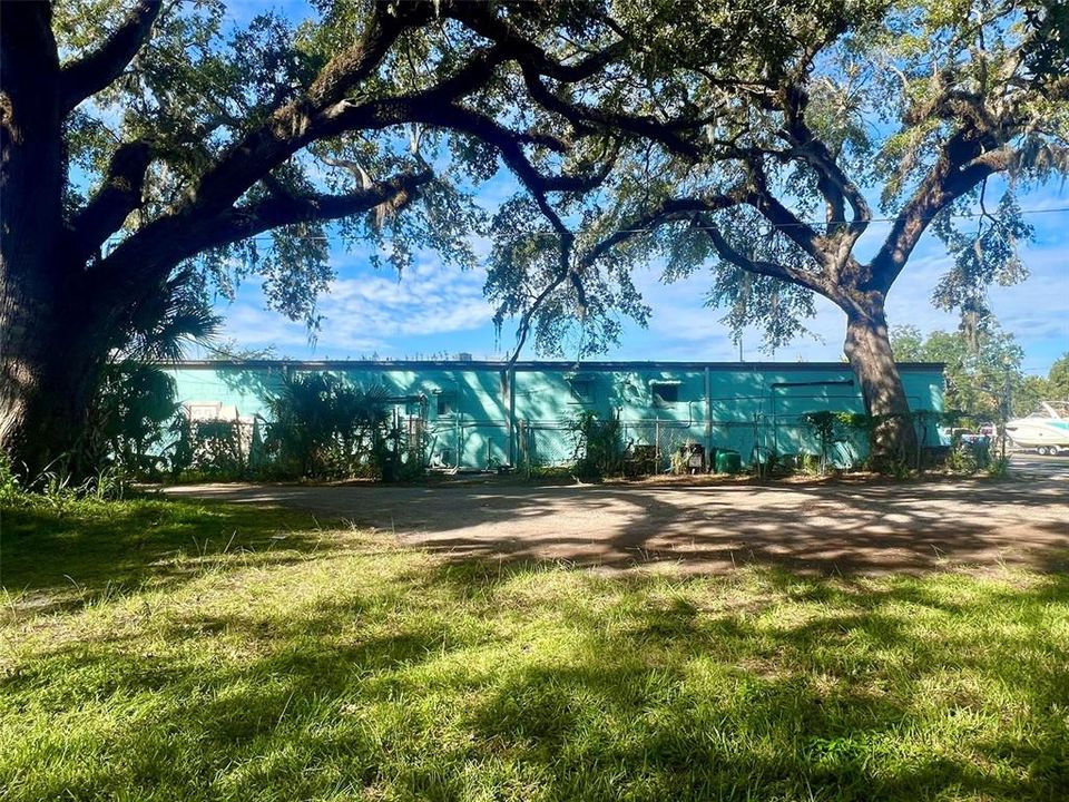 На продажу: $250,000 (0.27 acres)