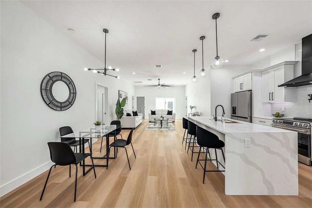 En Venta: $724,900 (5 camas, 4 baños, 2654 Pies cuadrados)