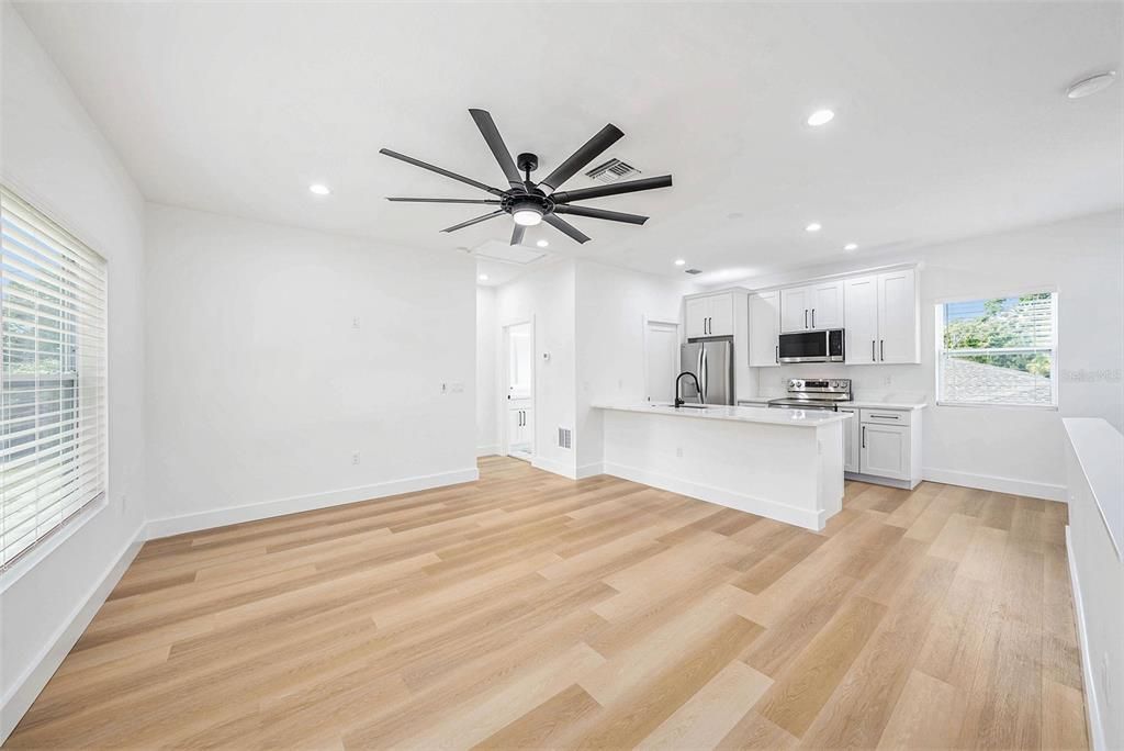 En Venta: $724,900 (5 camas, 4 baños, 2654 Pies cuadrados)