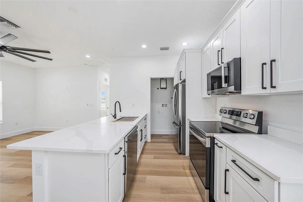 En Venta: $724,900 (5 camas, 4 baños, 2654 Pies cuadrados)