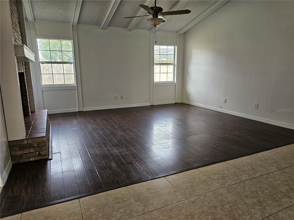 For Sale: $379,900 (3 beds, 2 baths, 1676 Square Feet)