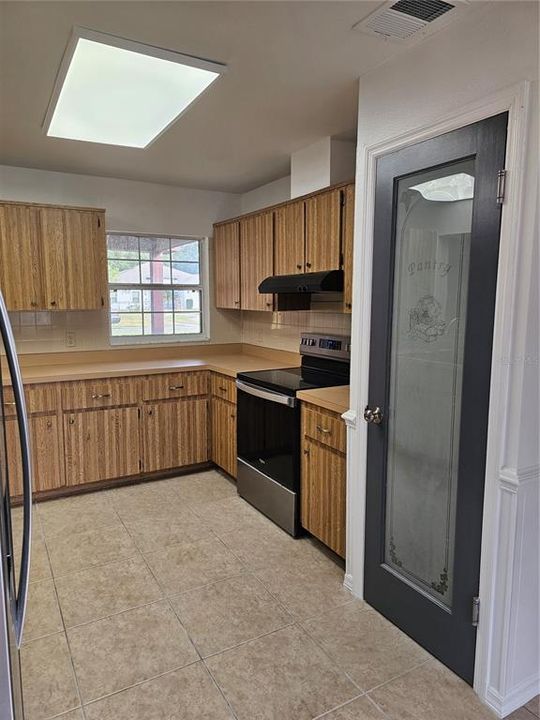 For Sale: $379,900 (3 beds, 2 baths, 1676 Square Feet)