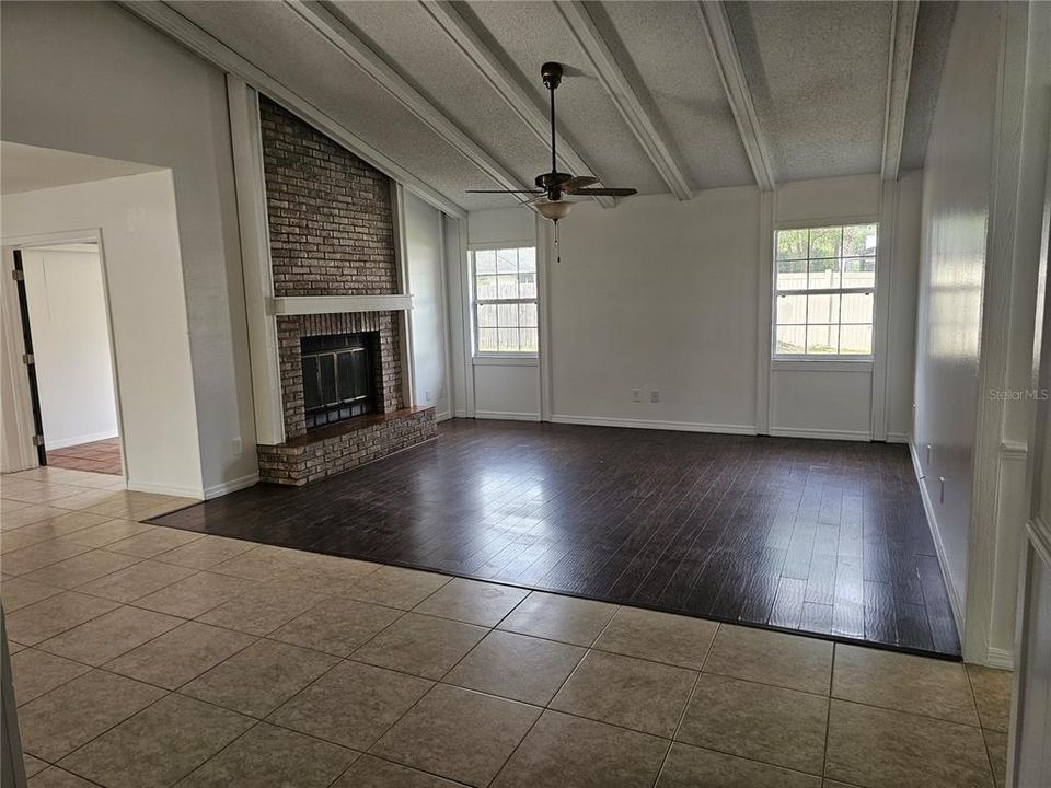 For Sale: $379,900 (3 beds, 2 baths, 1676 Square Feet)