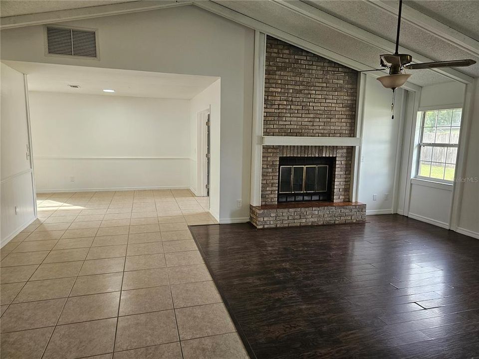 For Sale: $379,900 (3 beds, 2 baths, 1676 Square Feet)