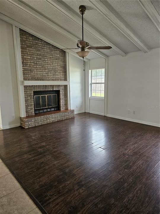 For Sale: $379,900 (3 beds, 2 baths, 1676 Square Feet)