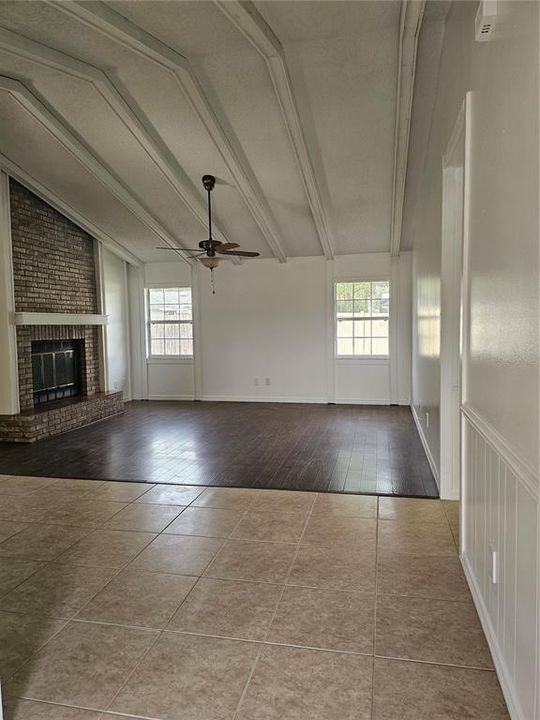 For Sale: $379,900 (3 beds, 2 baths, 1676 Square Feet)