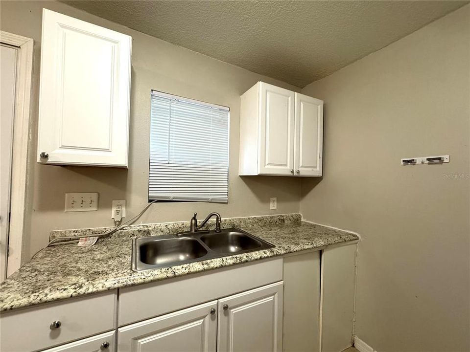 出租: $1,000 (1 贝兹, 1 浴室, 600 平方英尺)